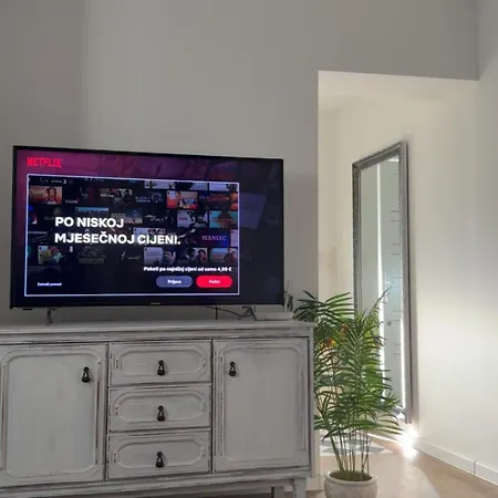 Aurora Apartment *